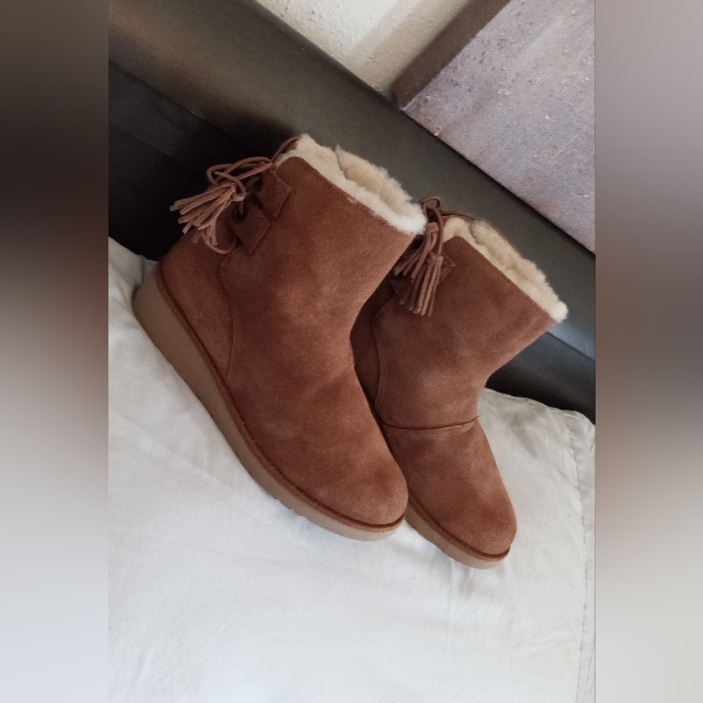 Koolaburra by UGG Lomia Short Leather Suede Winter Boots Ladies Size 8